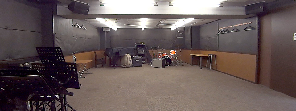 35畳の広さのスタジオ内部